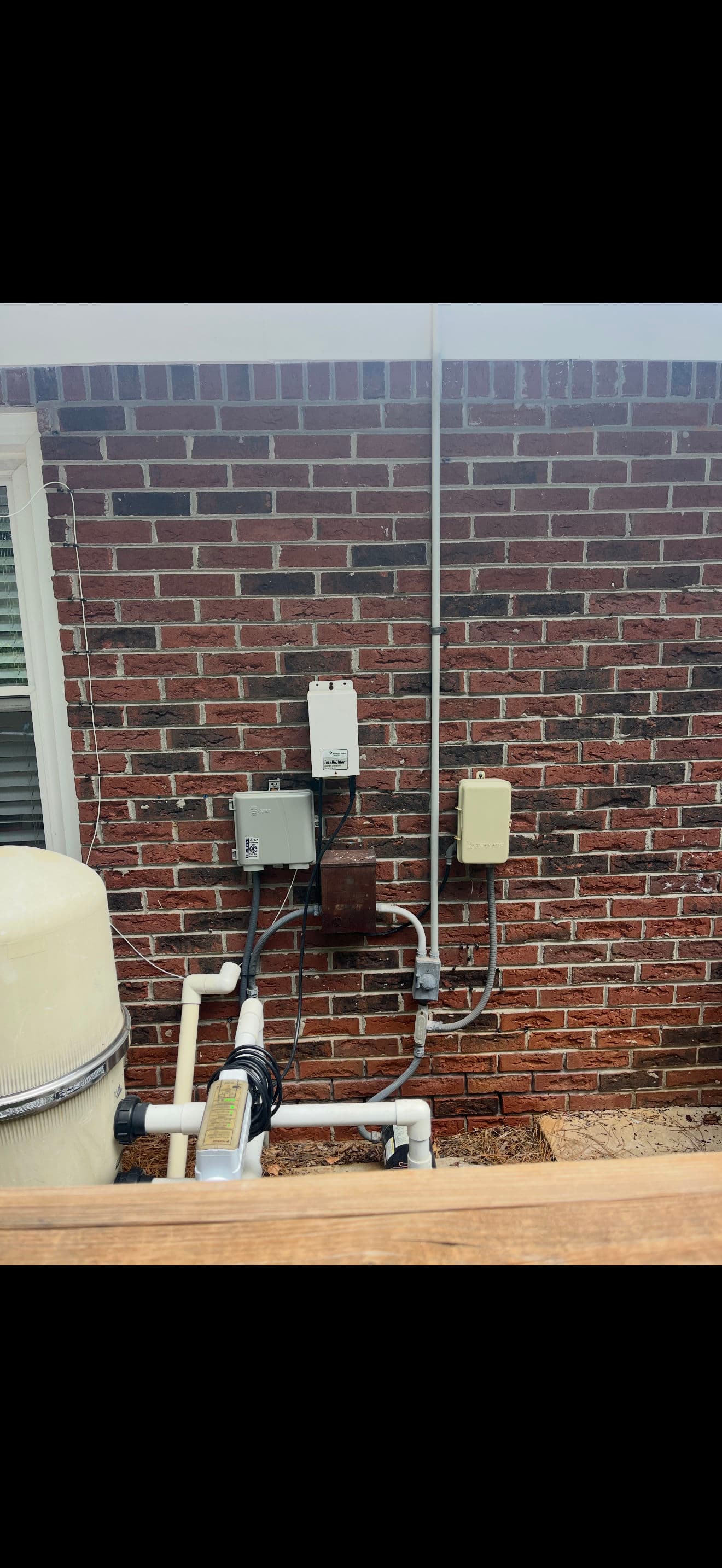 Project Stray Voltage in a Pool Lighting Circuit Tracked Down and Fixed image