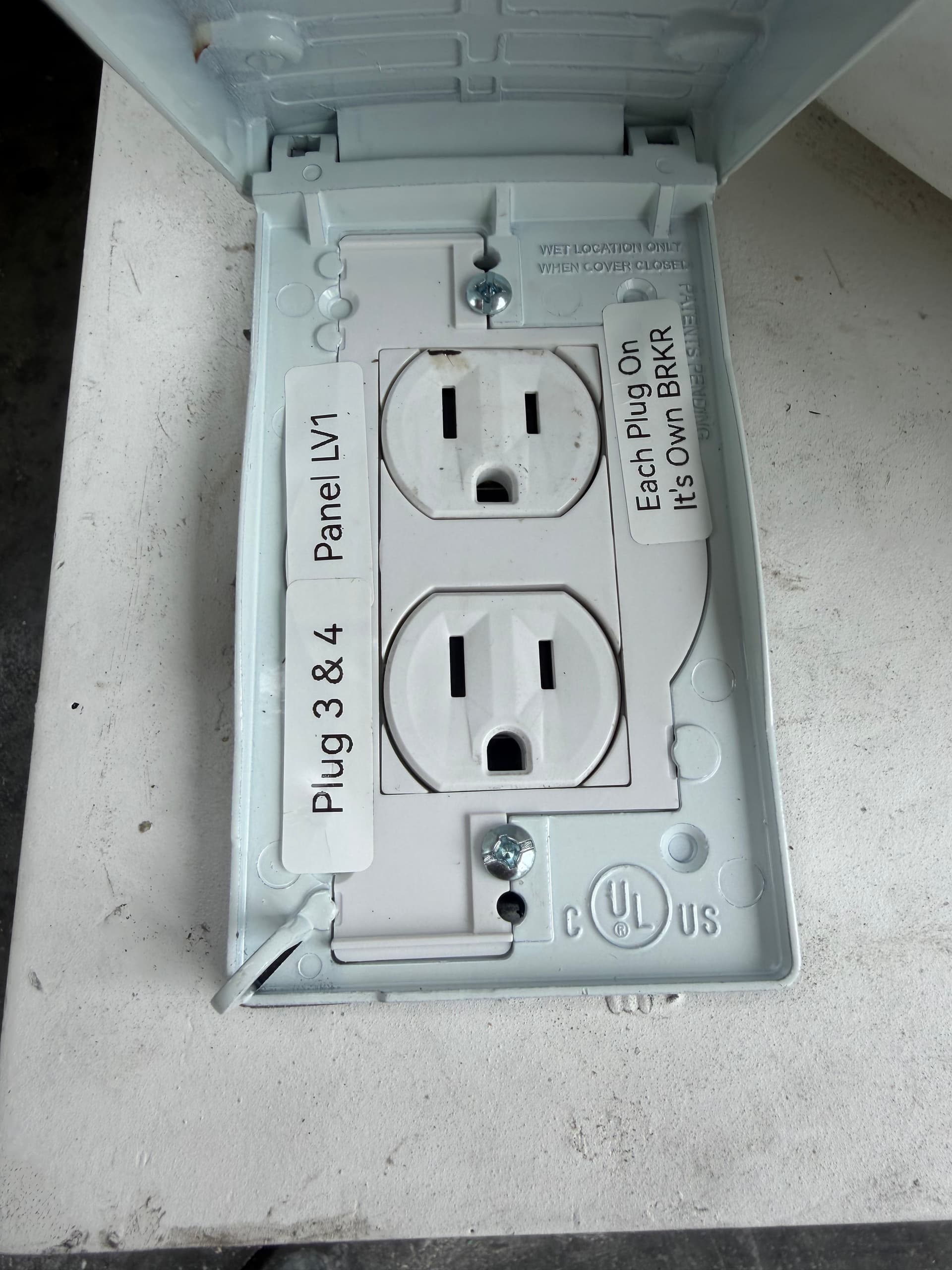 Gallery photos for Clean Bathroom Lighting and Detailed Electrical Work Done Right: Image #4